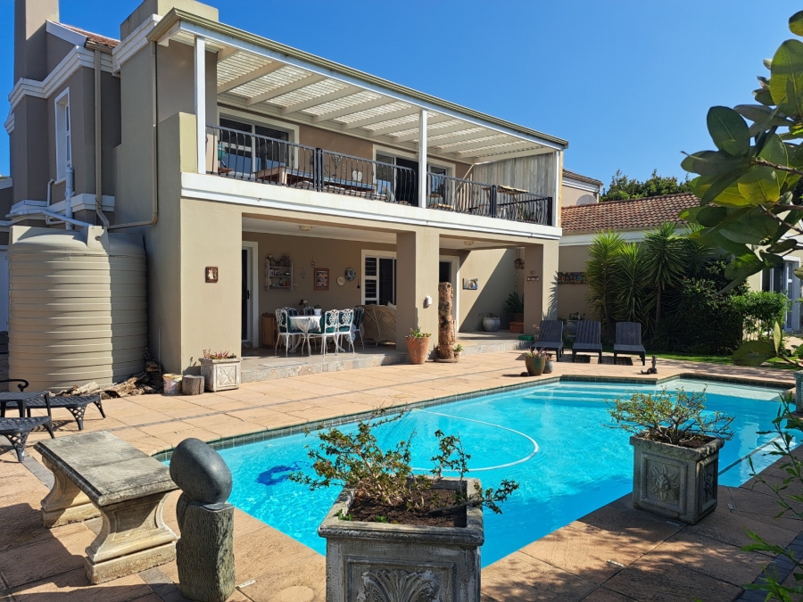 5 Bedroom Property for Sale in Whale Rock Western Cape